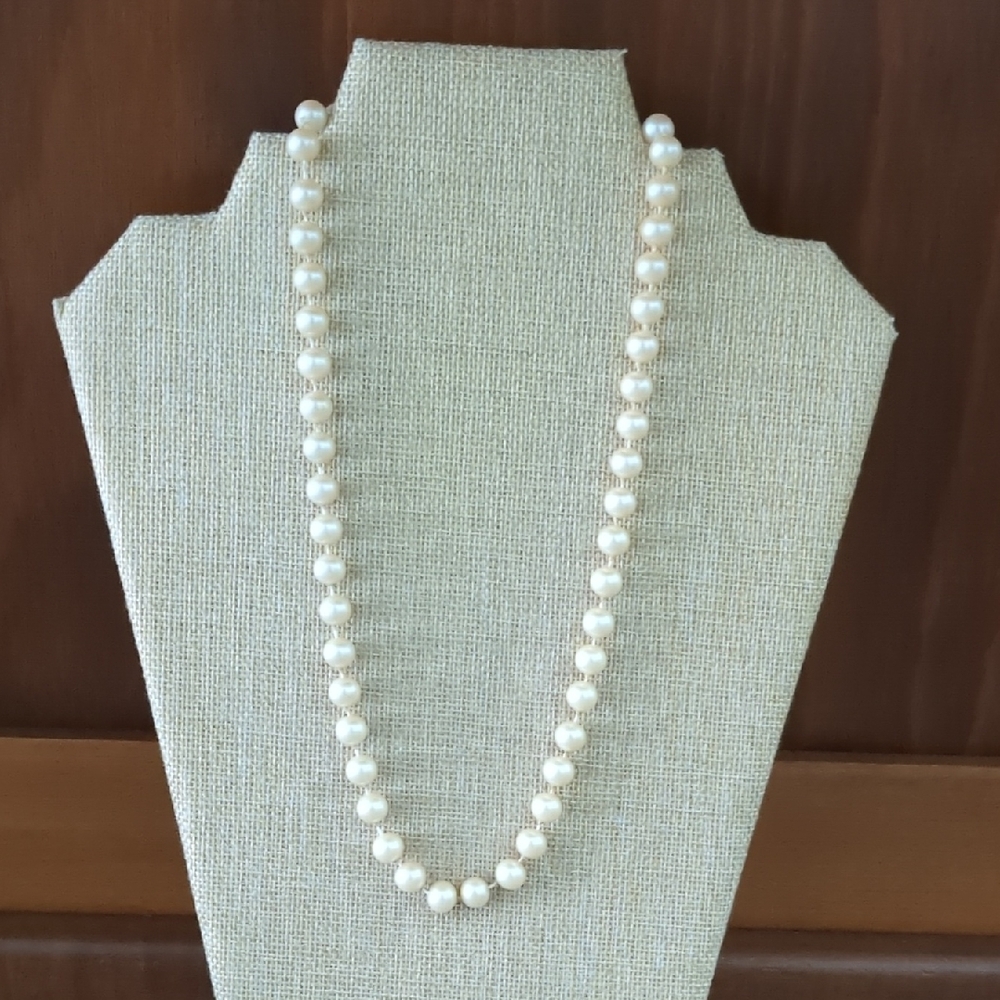 Vintage Elegant White Pearl Necklace